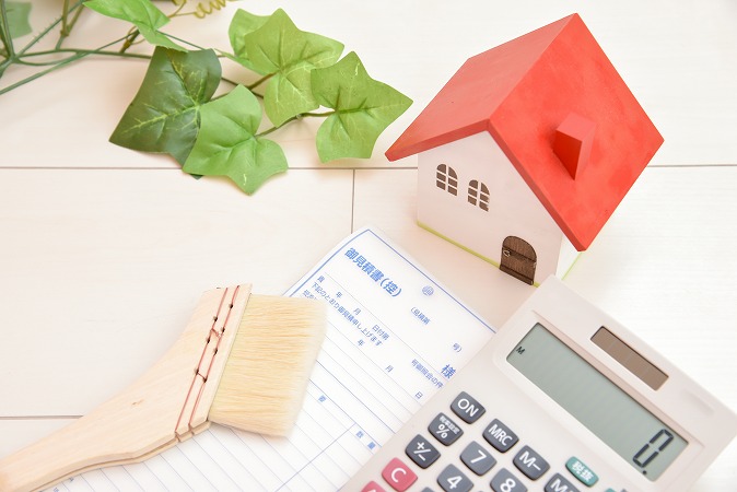 家と刷毛と見積もり